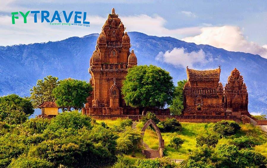 Tour Du Lịch Đảo Bình Hưng: Bãi đá Trứng - Vịnh Đá Vách - Hang Yến - Bãi Me - Hòn Sam - Nước Đổ Tour Du Lịch Đảo Bình Hưng: Bãi đá Trứng - Vịnh Đá Vách - Hang Yến - Bãi Me - Hòn Sam - Nước Đổ