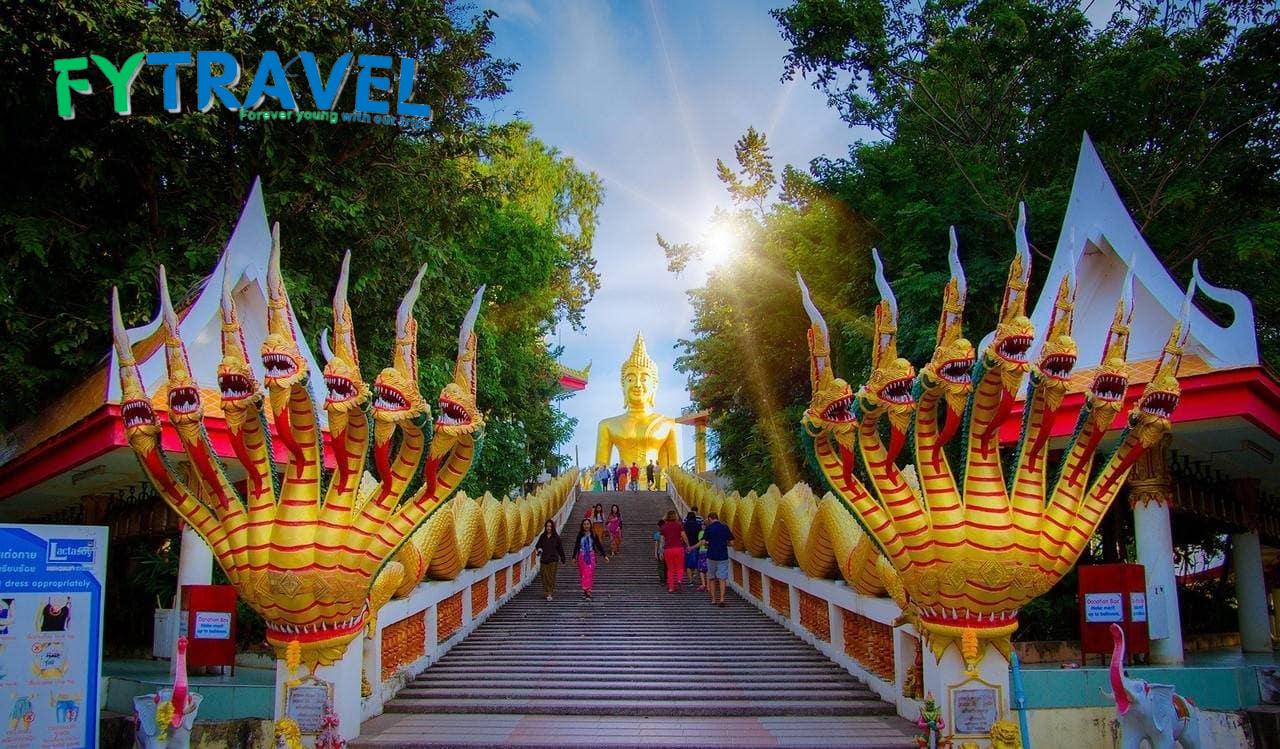 Wat Phra Yai 